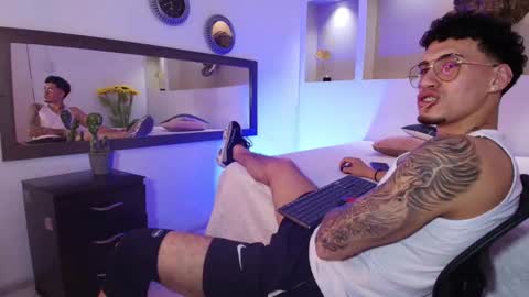 Snapshot of austin_collinss chatting on December 19, 6:45 am AUSTIN online show from December 19, 6:45 am