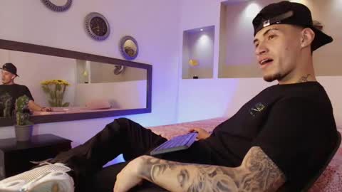 Snapshot of austin_collinss chatting on December 21, 3:36 am AUSTIN online show from December 21, 3:36 am
