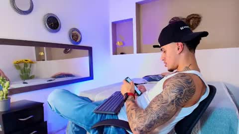 Snapshot of austin_collinss chatting on December 26, 6:12 pm AUSTIN online show from December 26, 6:12 pm