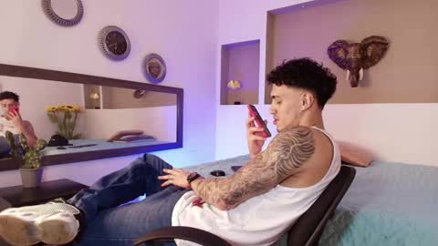 Snapshot of austin_collinss chatting on December 31, 6:16 am AUSTIN online show from December 31, 6:16 am