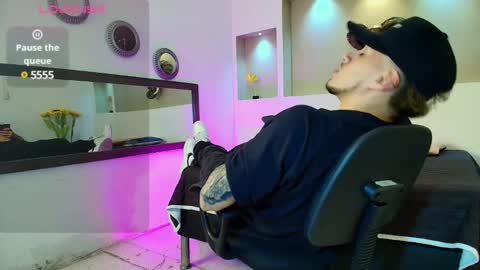 Snapshot of austin_collinss chatting on January 19, 8:18 am AUSTIN online show from January 19, 8:18 am