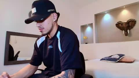 Snapshot of austin_collinss chatting on January 25, 8:21 am AUSTIN online show from January 25, 8:21 am