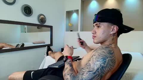 Snapshot of austin_collinss chatting on February 1, 8:29 am AUSTIN online show from February 1, 8:29 am