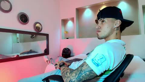 Snapshot of austin_collinss chatting on February 7, 1:58 am AUSTIN online show from February 7, 1:58 am