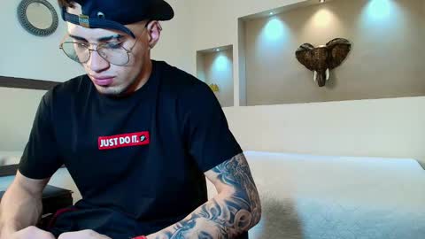 Snapshot of austin_collinss chatting on February 9, 5:29 am AUSTIN online show from February 9, 5:29 am