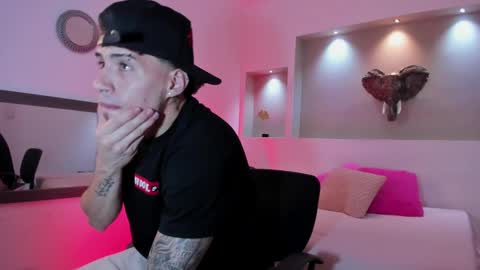 Snapshot of austin_collinss chatting on February 25, 10:58 am AUSTIN online show from February 25, 10:58 am