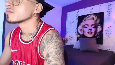 Snapshot of austin_collinss chatting on March 9, 6:39 am AUSTIN online show from March 9, 6:39 am