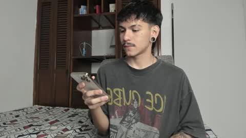 Snapshot of austin_falcon chatting on October 10, 1:32 pm Austin online show from October 10, 1:32 pm