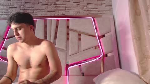 austin_mia45 online show from February 4, 2:17 am