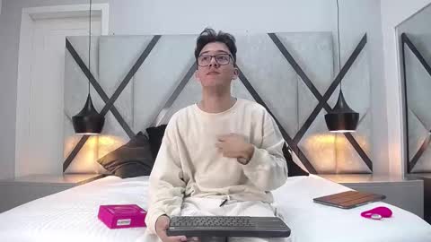 austinreeds online show from September 23, 2:42 pm