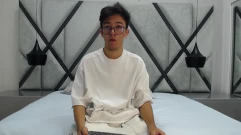 austinreeds online show from October 18, 11:55 am