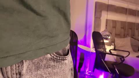 austinreeds online show from April 26, 1:31 pm