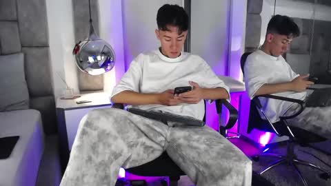 austinreeds online show from May 4, 1:29 pm