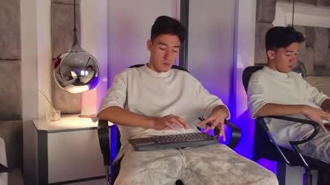 austinreeds online show from May 13, 12:57 pm