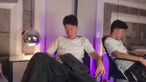 austinreeds online show from May 15, 1:18 pm