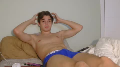 Snapshot of auston_r1ch chatting on December 16, 8:58 pm Auston 3 online show from December 16, 8:58 pm