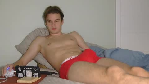 Snapshot of auston_r1ch chatting on December 22, 10:47 pm Auston 3 online show from December 22, 10:47 pm