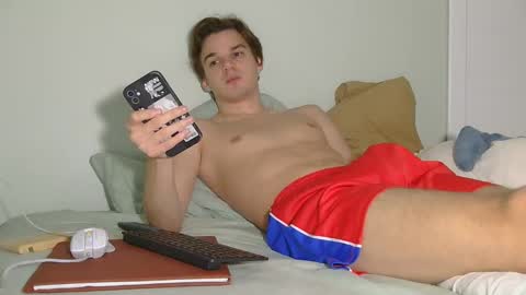 Snapshot of auston_r1ch chatting on December 26, 12:16 pm Auston 3 online show from December 26, 12:16 pm