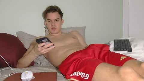Snapshot of auston_r1ch chatting on January 22, 7:03 pm Auston 3 online show from January 22, 7:03 pm
