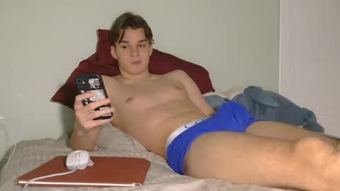 Snapshot of auston_r1ch chatting on February 1, 3:52 am Auston 3 online show from February 1, 3:52 am