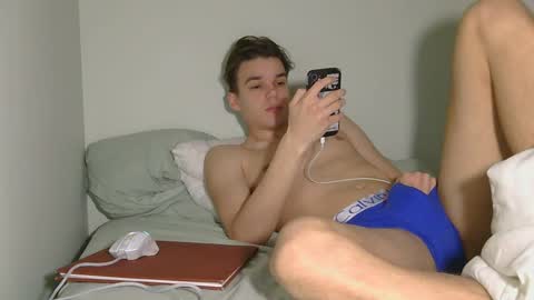 Snapshot of auston_r1ch chatting on February 7, 3:34 am Auston 3 online show from February 7, 3:34 am