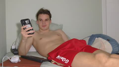 Snapshot of auston_r1ch chatting on February 7, 1:53 pm Auston 3 online show from February 7, 1:53 pm