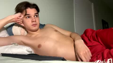 Snapshot of auston_r1ch chatting on February 19, 7:59 pm Auston 3 online show from February 19, 7:59 pm