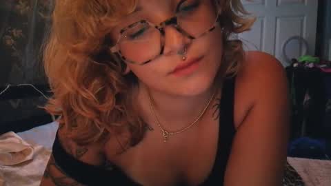 Autie 3 online show from May 3, 2:50 am