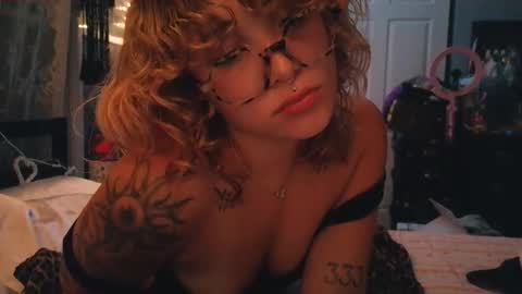 Autie 3 online show from May 19, 2:07 am