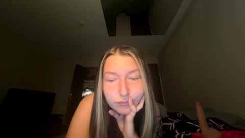 Snapshot of autumn2704 chatting on September 28, 2:55 pm autumn2704 online show from September 28, 2:55 pm