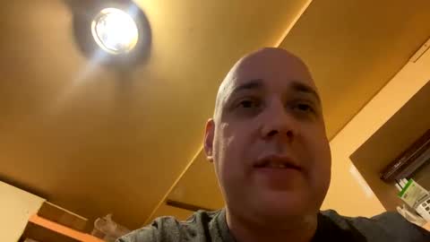 Snapshot of auz1812 chatting on December 27, 8:24 am Auz online show from December 27, 8:24 am