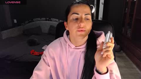 Ava online show from December 3, 1:31 pm