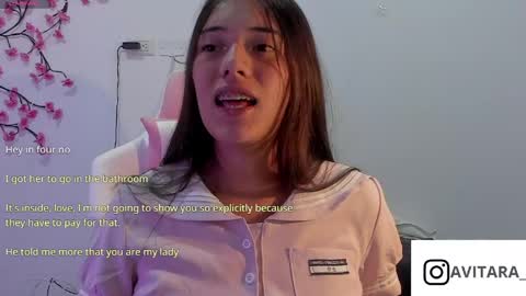 Snapshot of ava_broown chatting on April 10, 1:22 am online show from April 10, 1:22 am