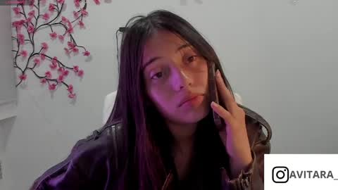 Snapshot of ava_broown chatting on April 29, 2:37 am online show from April 29, 2:37 am