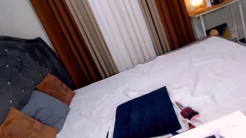Ava online show from December 27, 8:39 pm