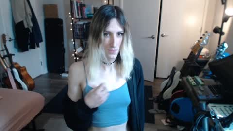 Ava online show from May 14, 8:04 pm
