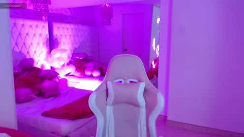 AVA online show from February 10, 1:37 pm