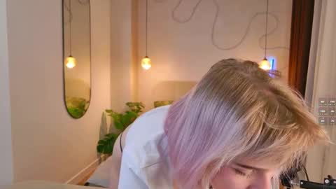 Snapshot of avabloom_ chatting on November 12, 9:25 pm avabloom_ online show from November 12, 9:25 pm