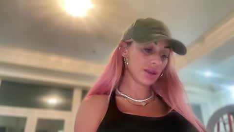 AvalonnFoxx online show from December 16, 6:10 am