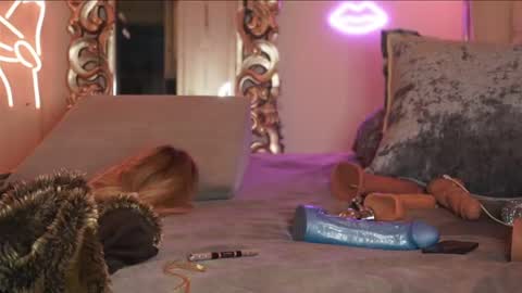 AvalonnFoxx online show from December 24, 6:22 am