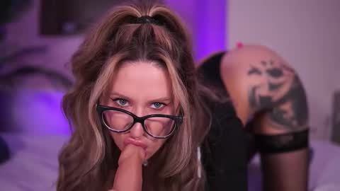 Ava online show from January 14, 4:40 am