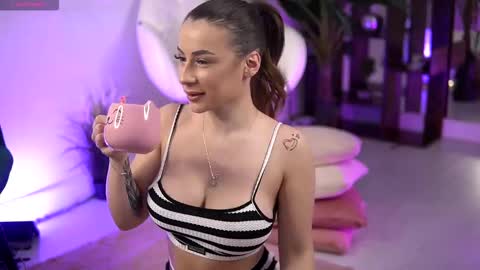 AvaReed online show from March 4, 5:02 am