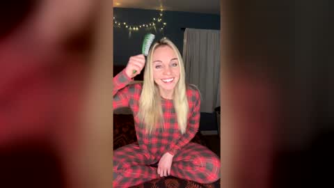 Ava Rose online show from January 7, 2:25 am