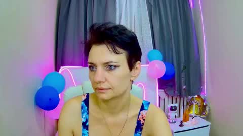 Snapshot of avasaturnian chatting on October 4, 6:44 am avasaturnian online show from October 4, 6:44 am