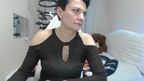 Snapshot of avasaturnian chatting on October 10, 1:21 pm avasaturnian online show from October 10, 1:21 pm