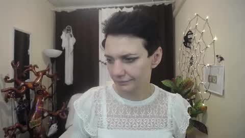 Snapshot of avasaturnian chatting on October 15, 12:27 pm avasaturnian online show from October 15, 12:27 pm