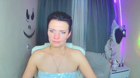 Snapshot of avasaturnian chatting on October 29, 2:30 pm avasaturnian online show from October 29, 2:30 pm