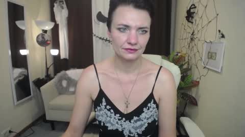 Snapshot of avasaturnian chatting on November 1, 1:35 pm avasaturnian online show from November 1, 1:35 pm