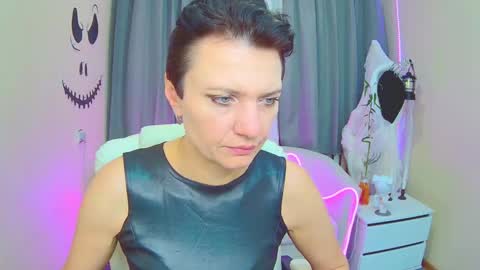 avasaturnian online show from November 6, 7:42 am