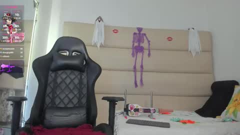 Snapshot of avatomas chatting on October 28, 2:37 am Ava Tomas online show from October 28, 2:37 am